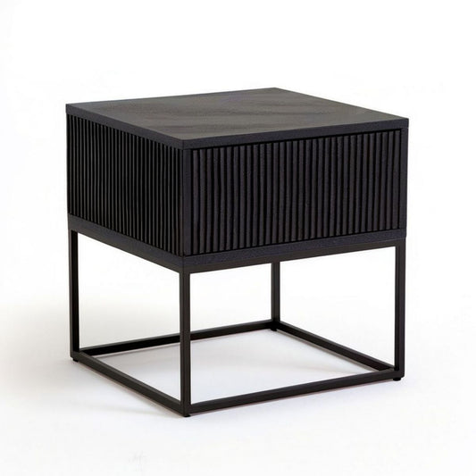 Schwarzer Nachttisch mit geriffelter Schubladenfront aus MDF und Stahl, 45 x 40 x 55 cm